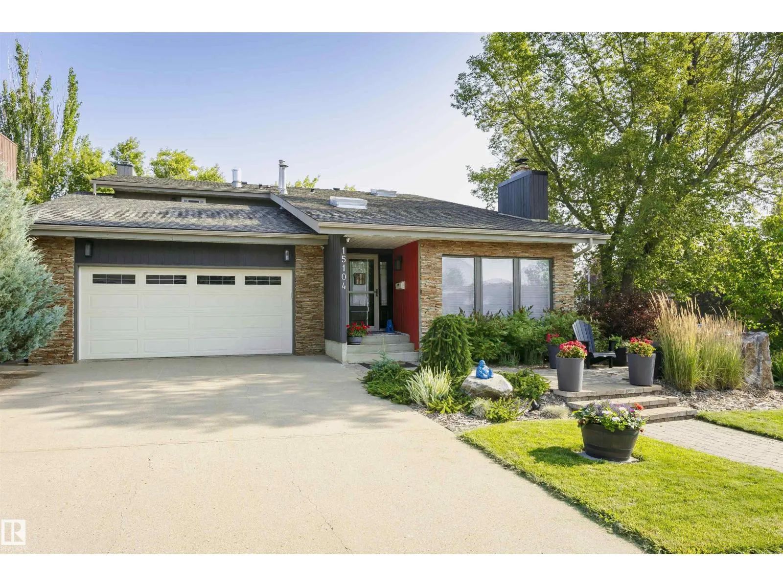 15104 42 AV NW