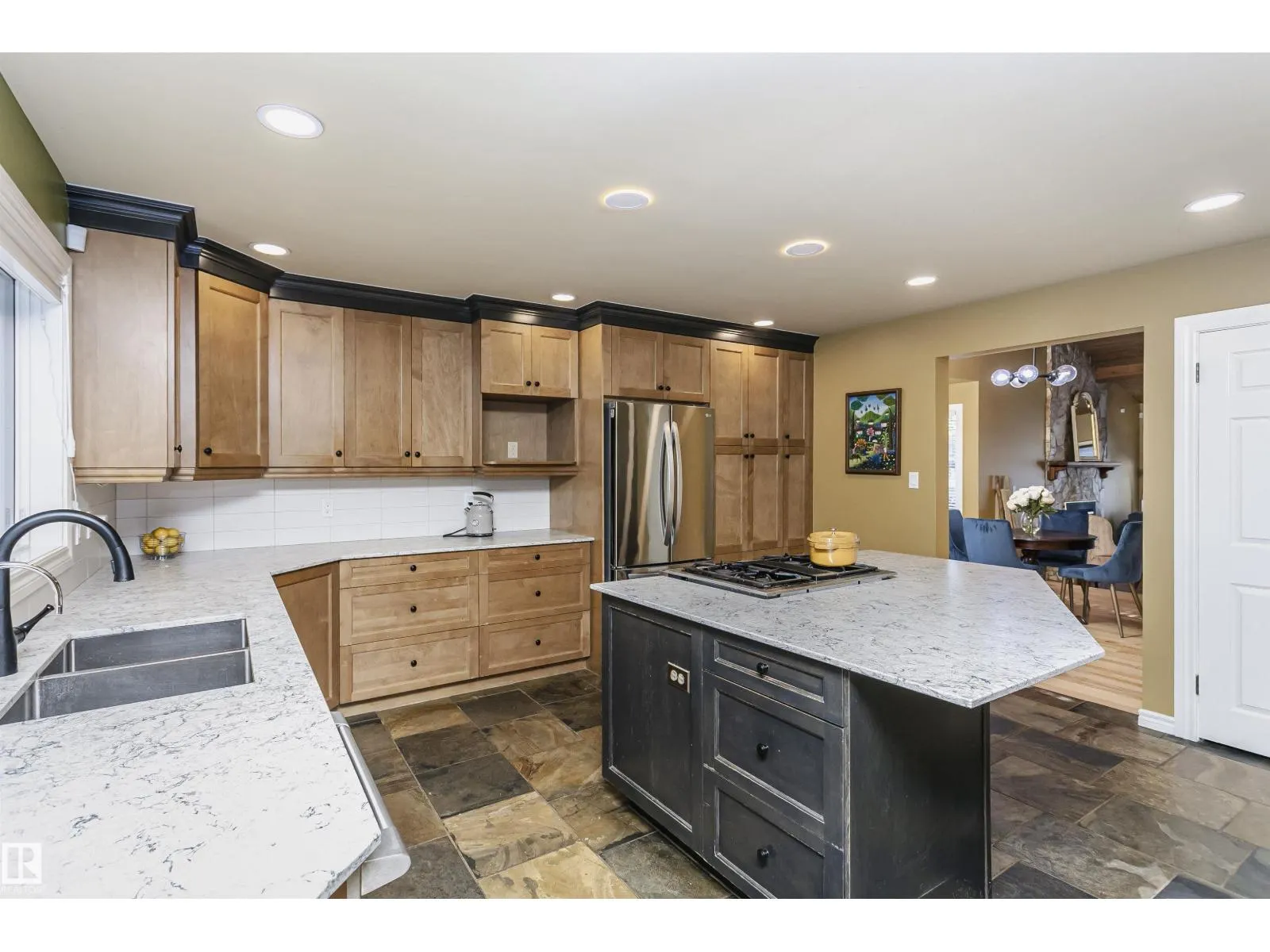 15104 42 AV NW