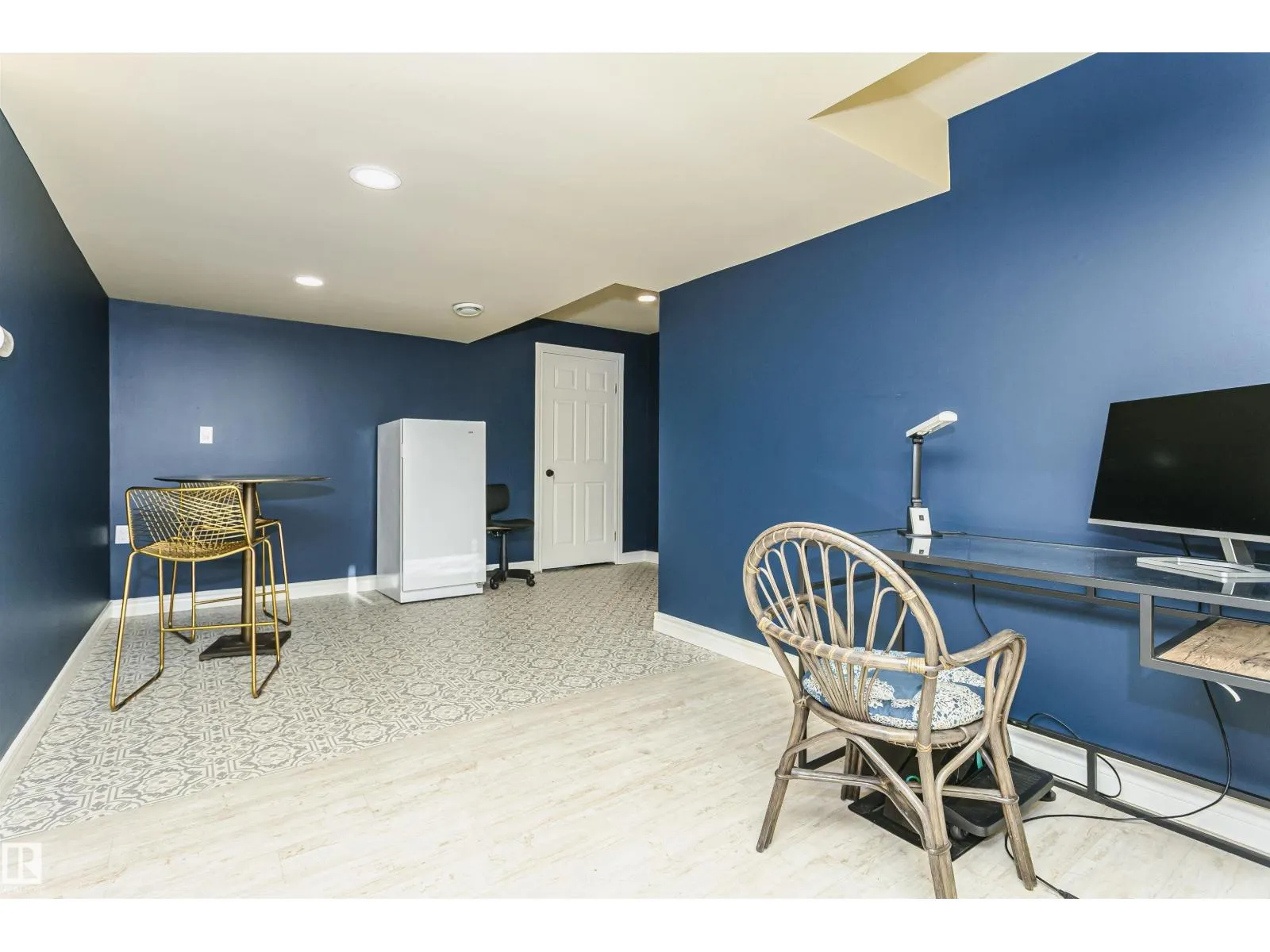 15104 42 AV NW