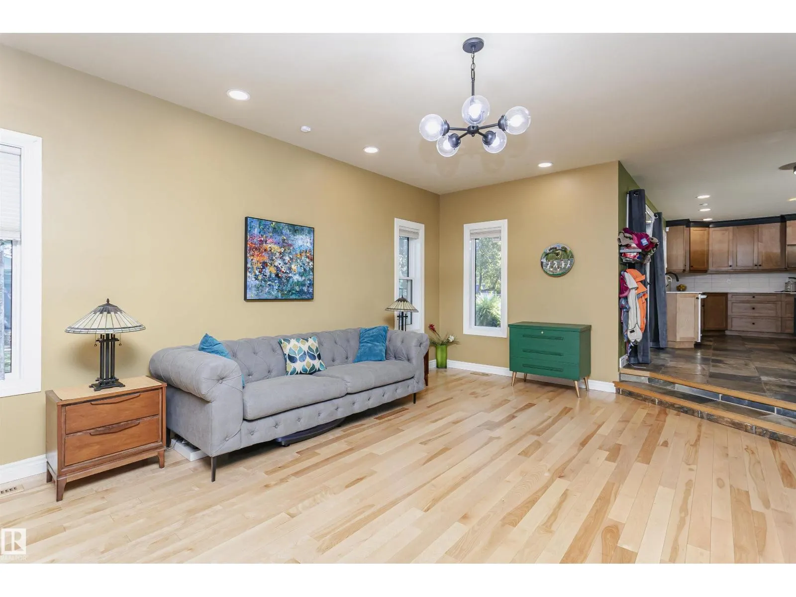 15104 42 AV NW