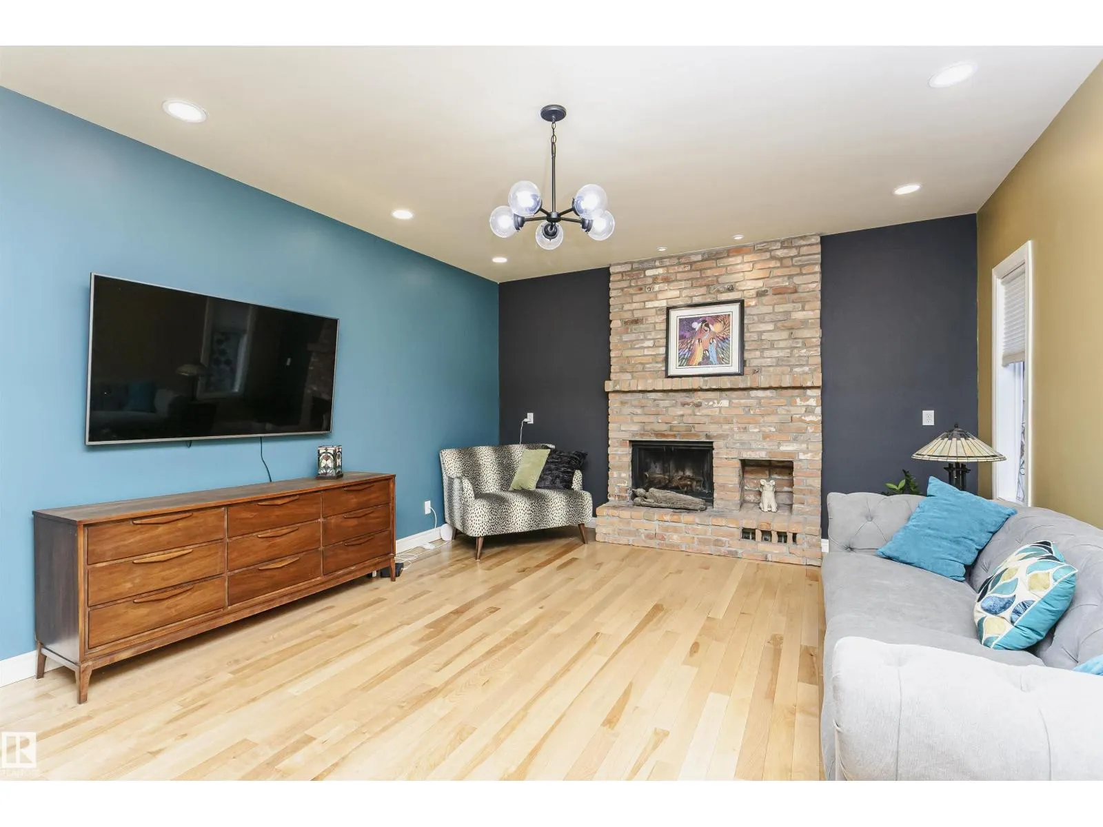 15104 42 AV NW