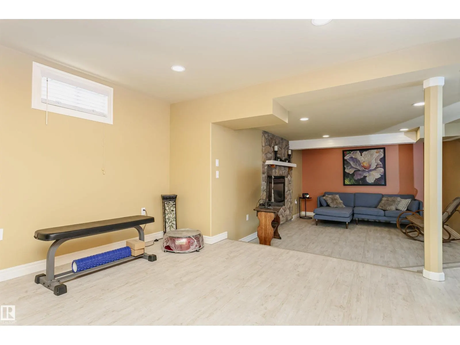 15104 42 AV NW