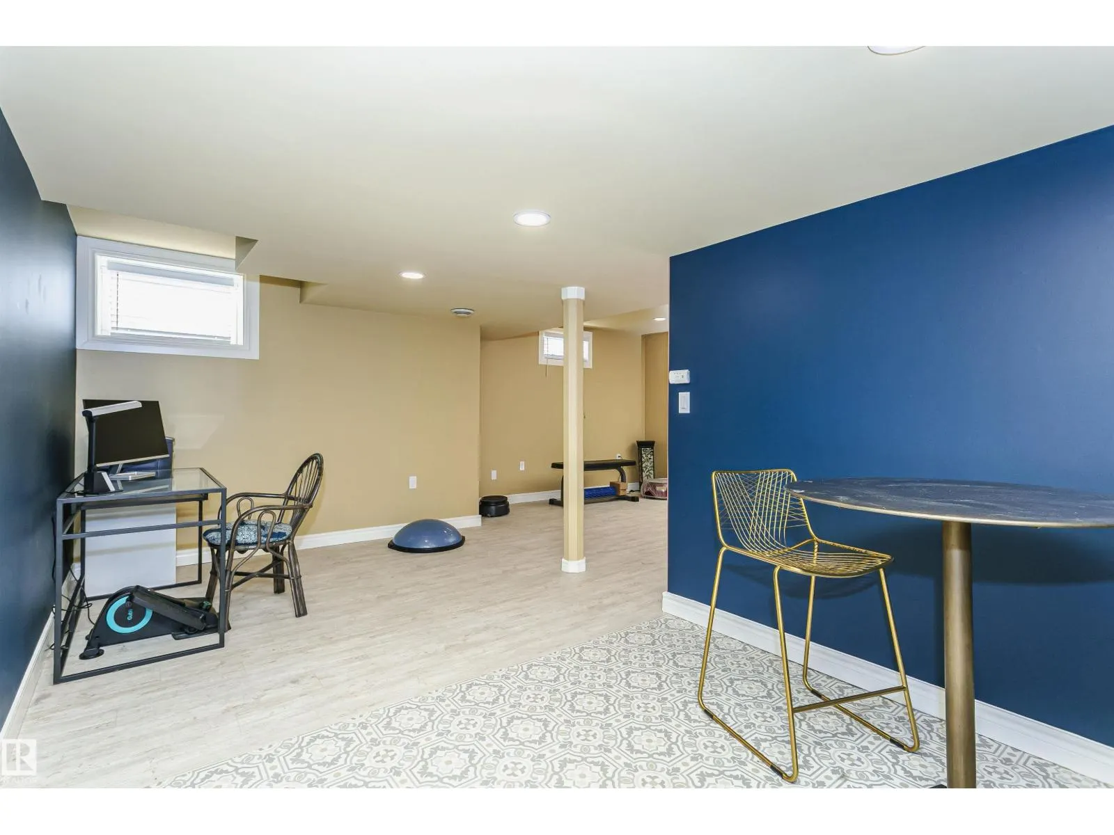 15104 42 AV NW