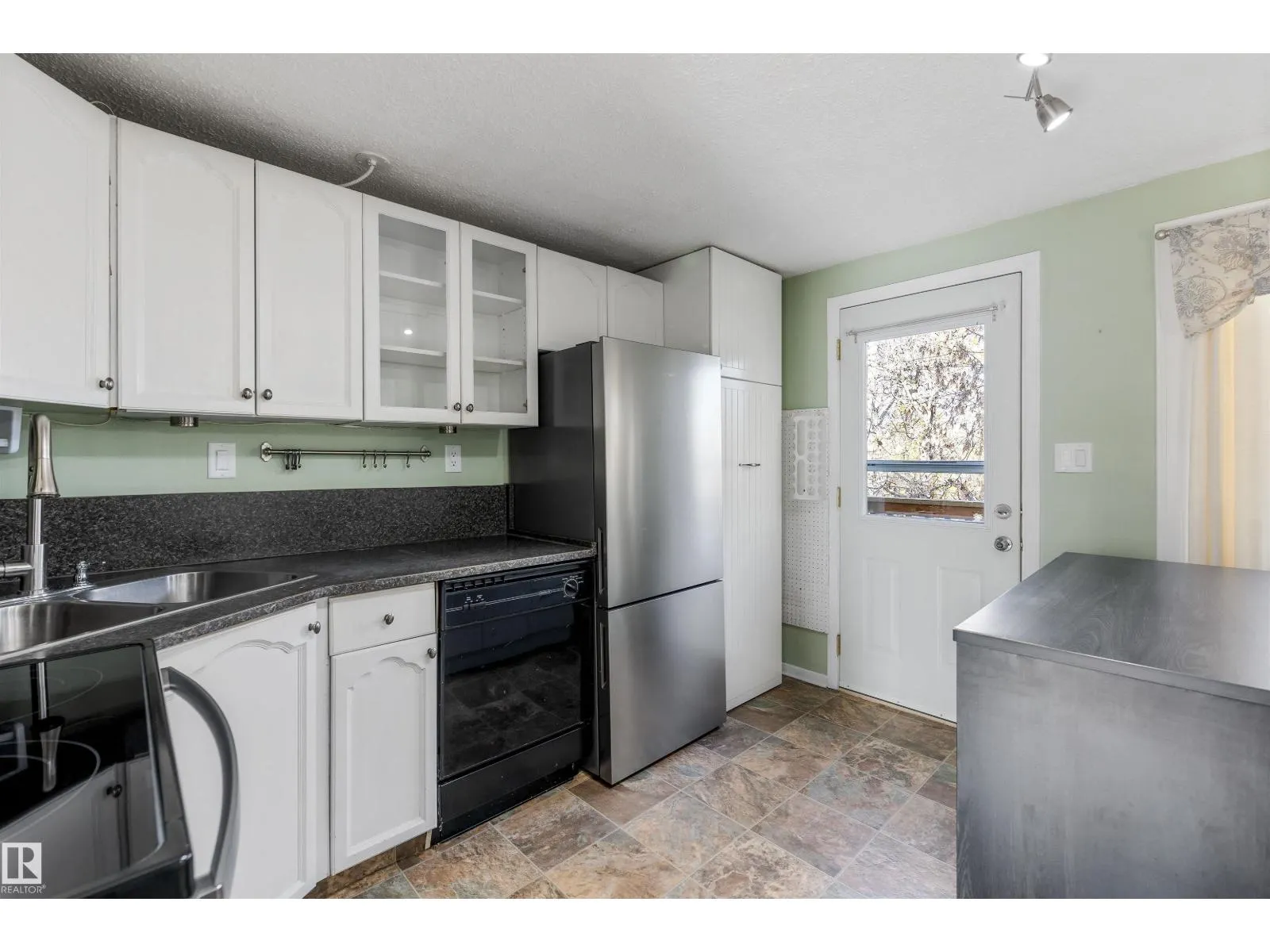 175 RIDGEWOOD