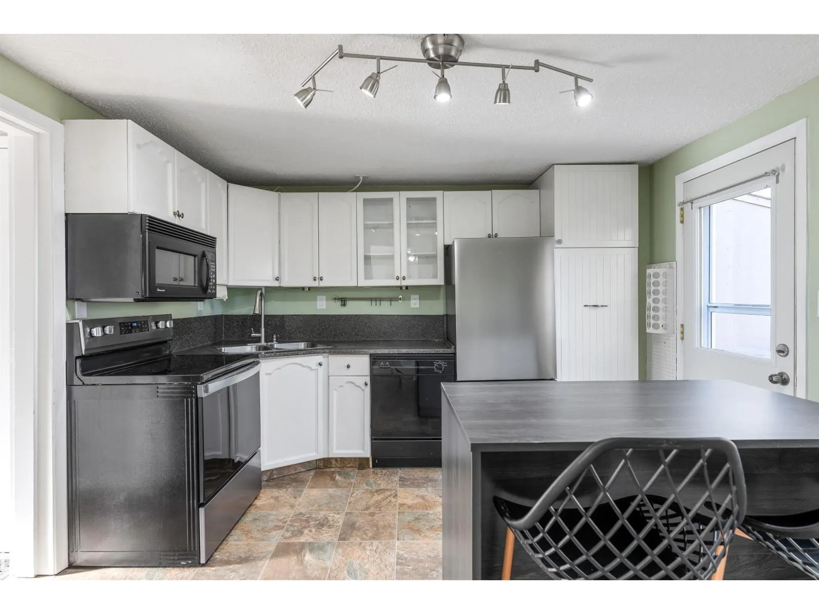 175 RIDGEWOOD