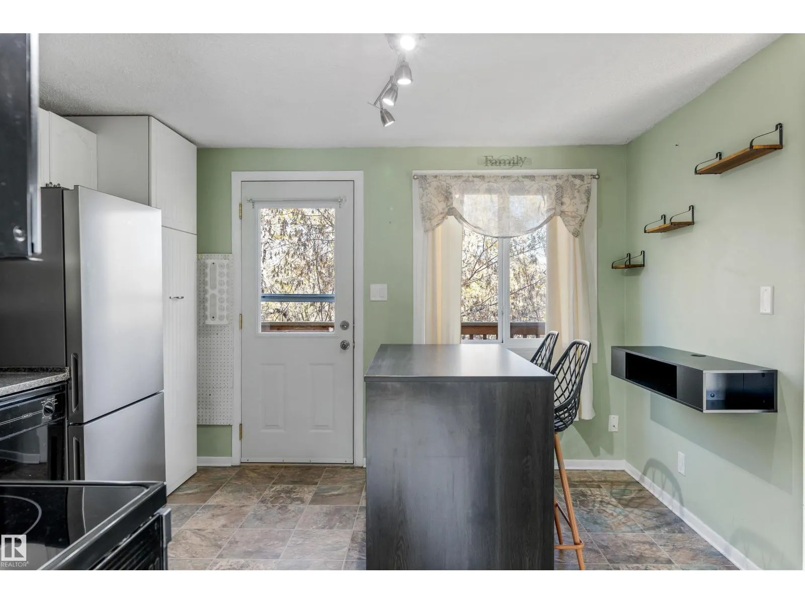 175 RIDGEWOOD