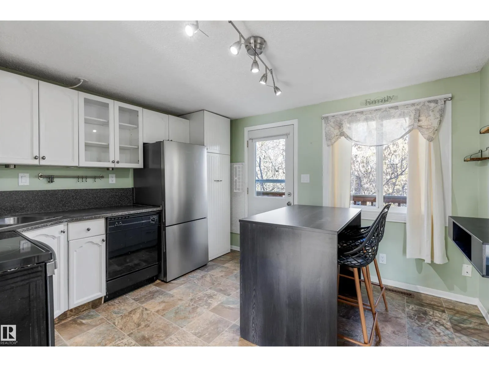 175 RIDGEWOOD