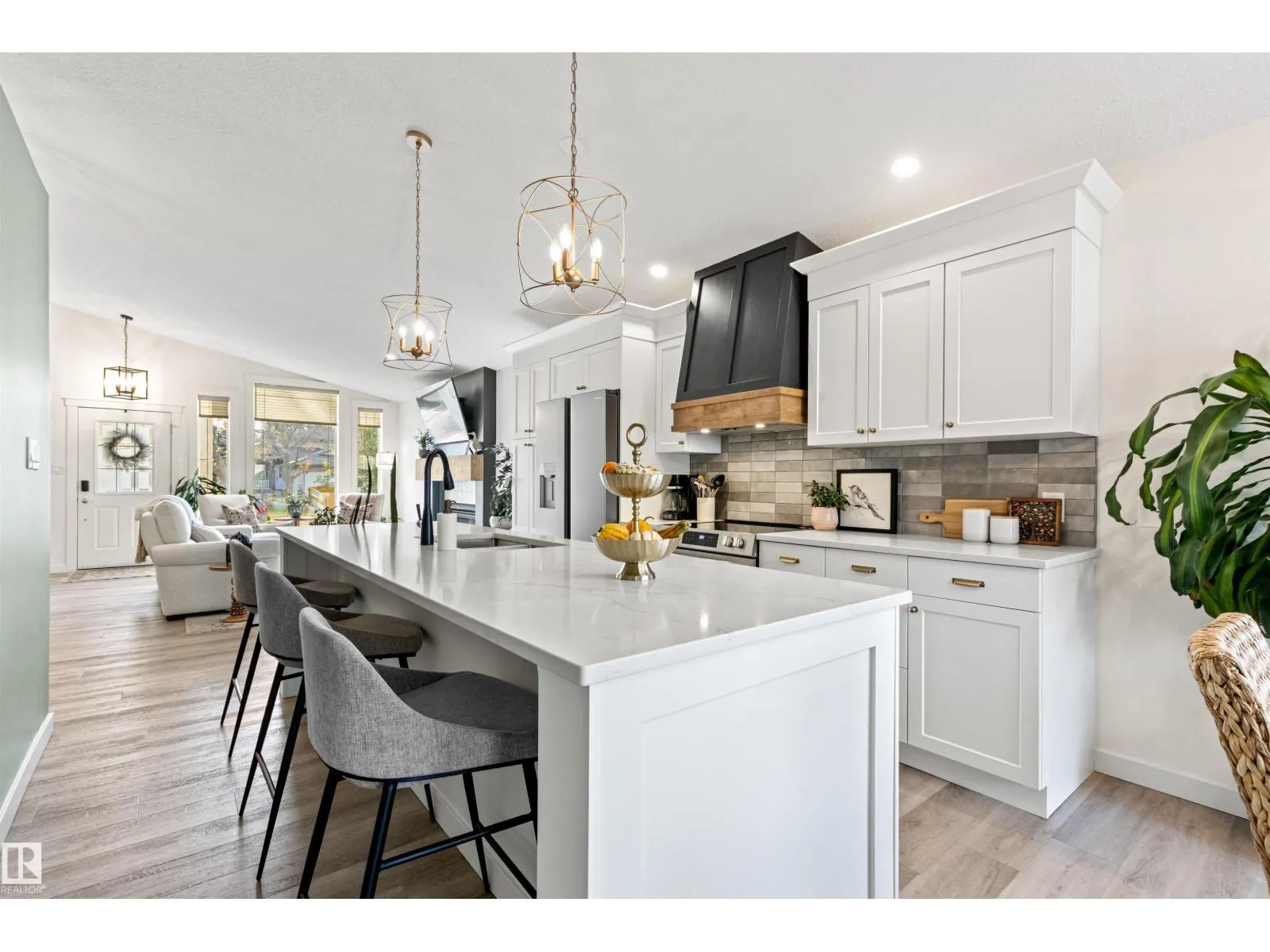 82 Oakridge DR N