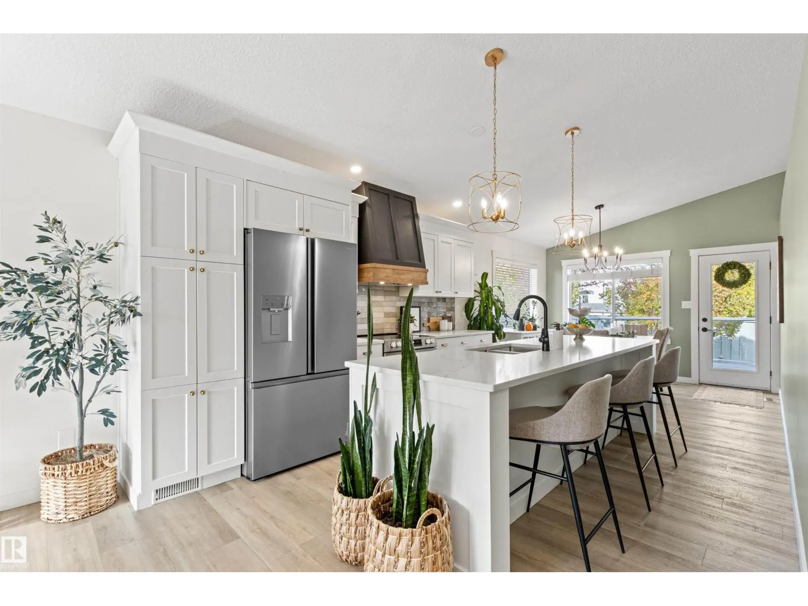 82 Oakridge DR N