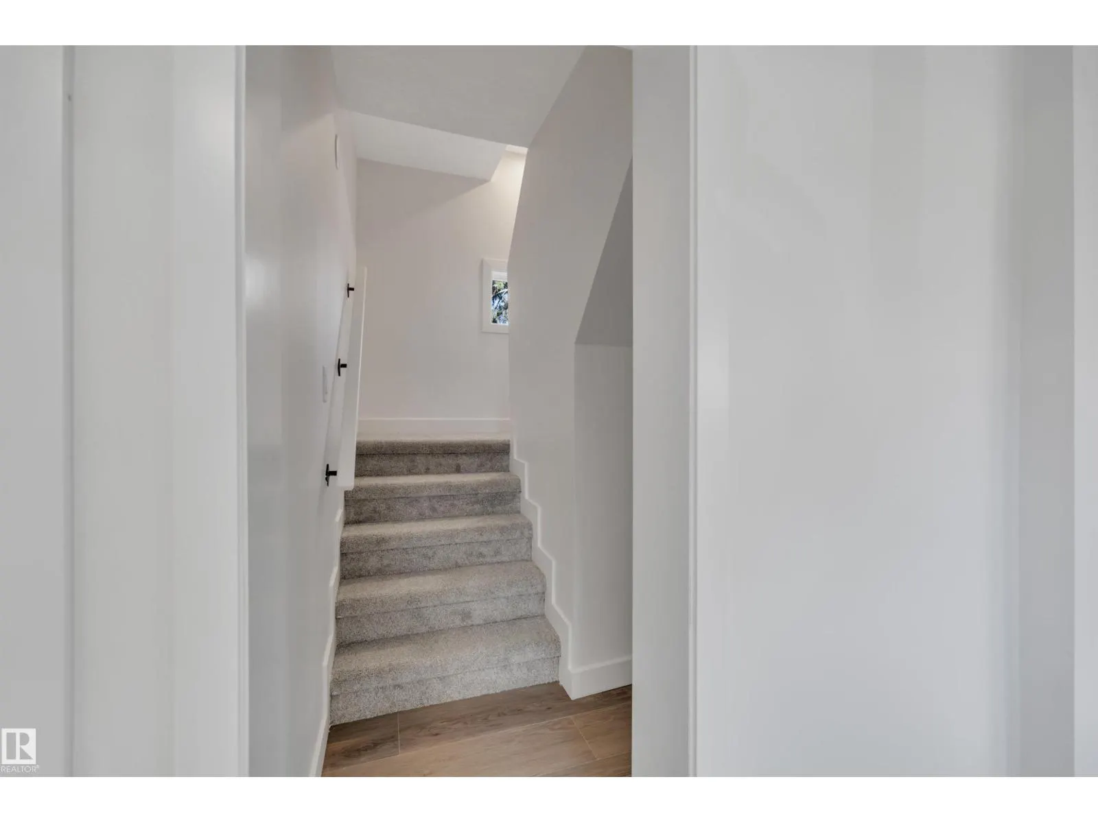 5004 45th AV