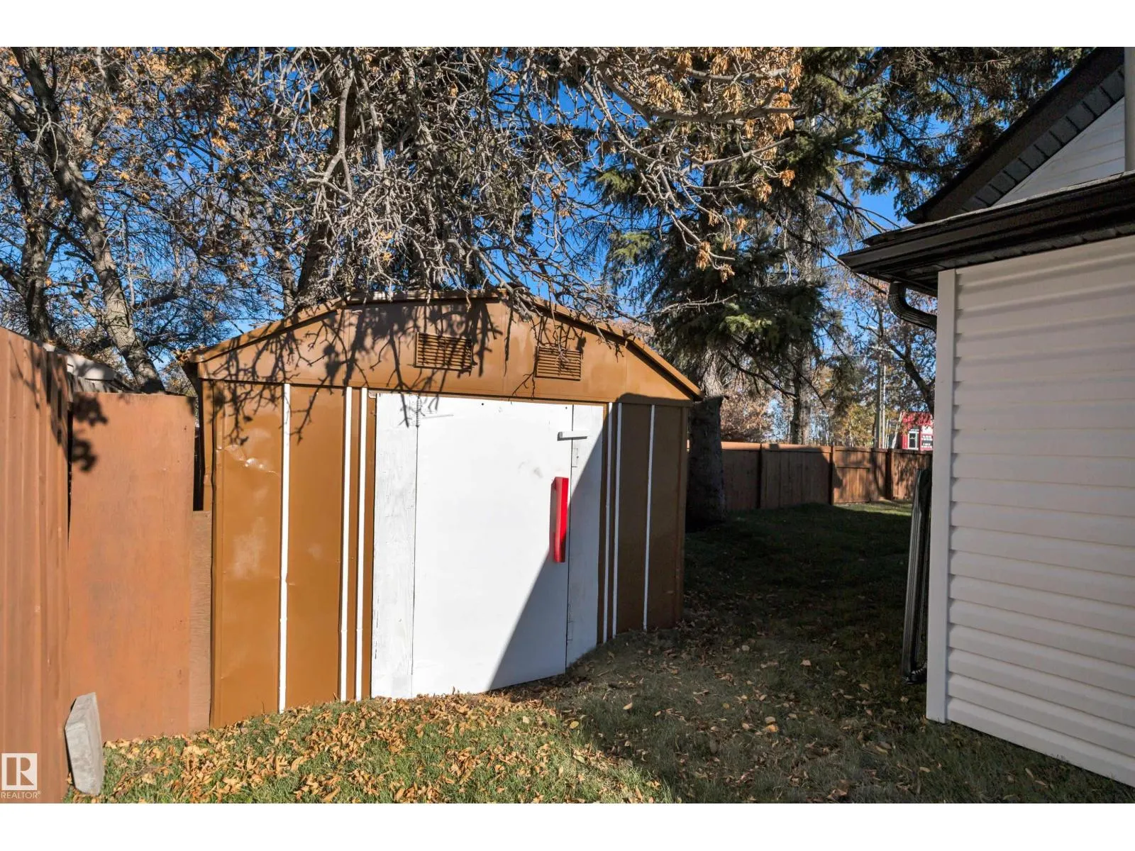 5004 45th AV