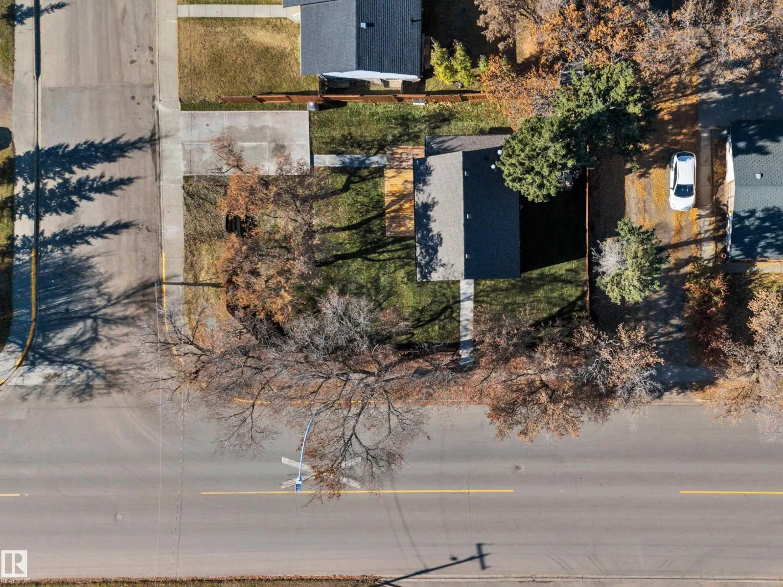 5004 45th AV
