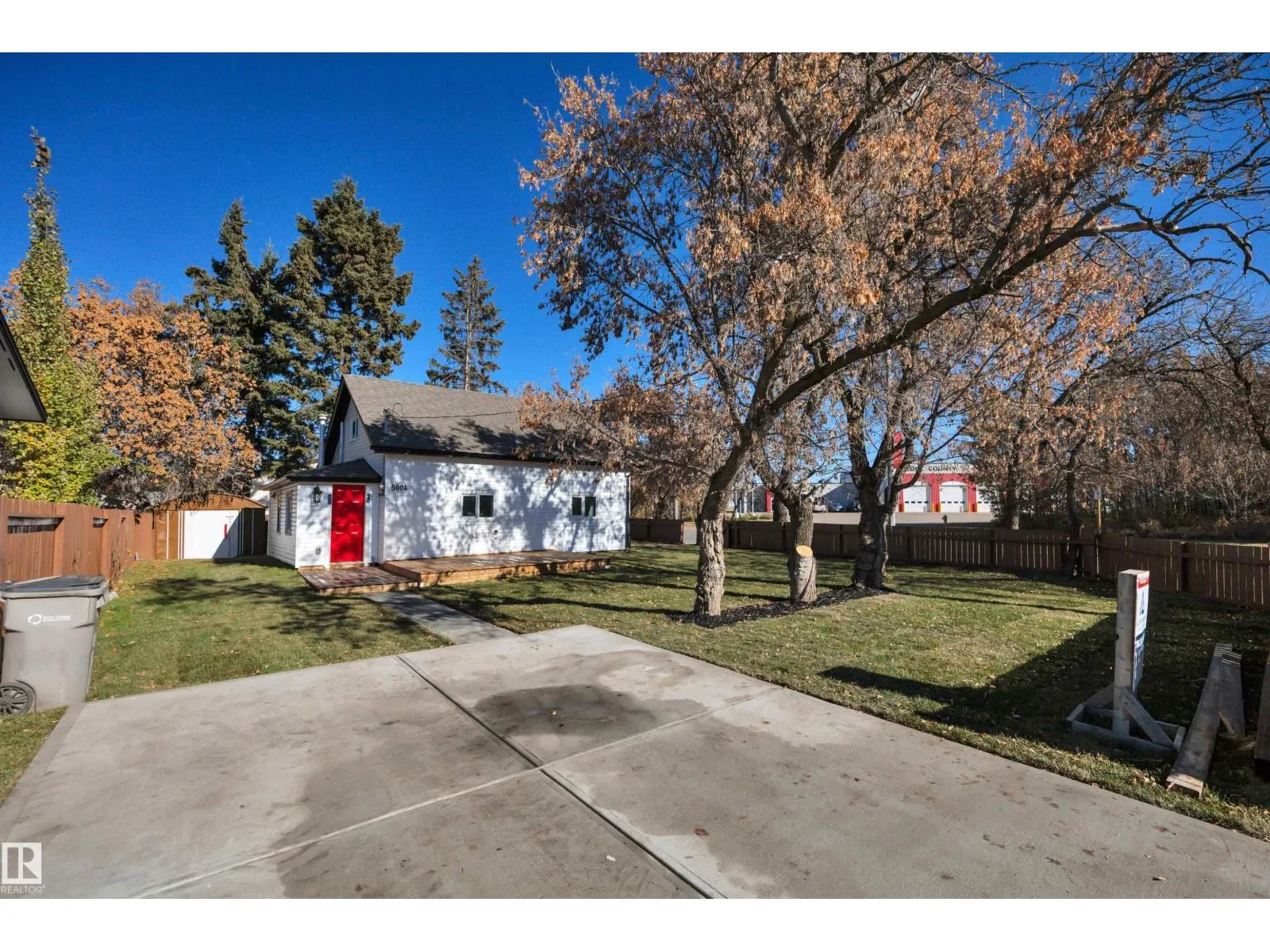 5004 45th AV