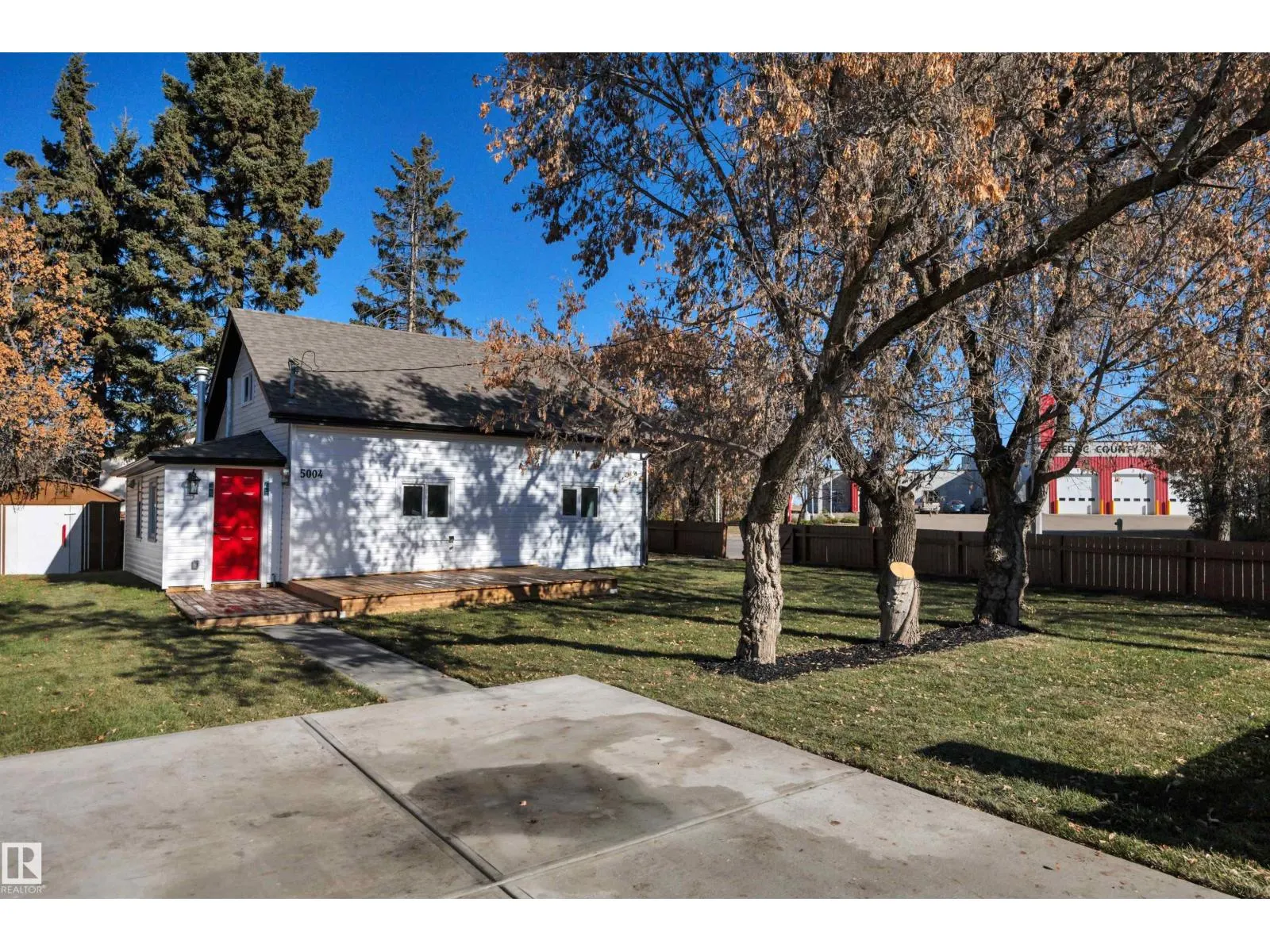 5004 45th AV