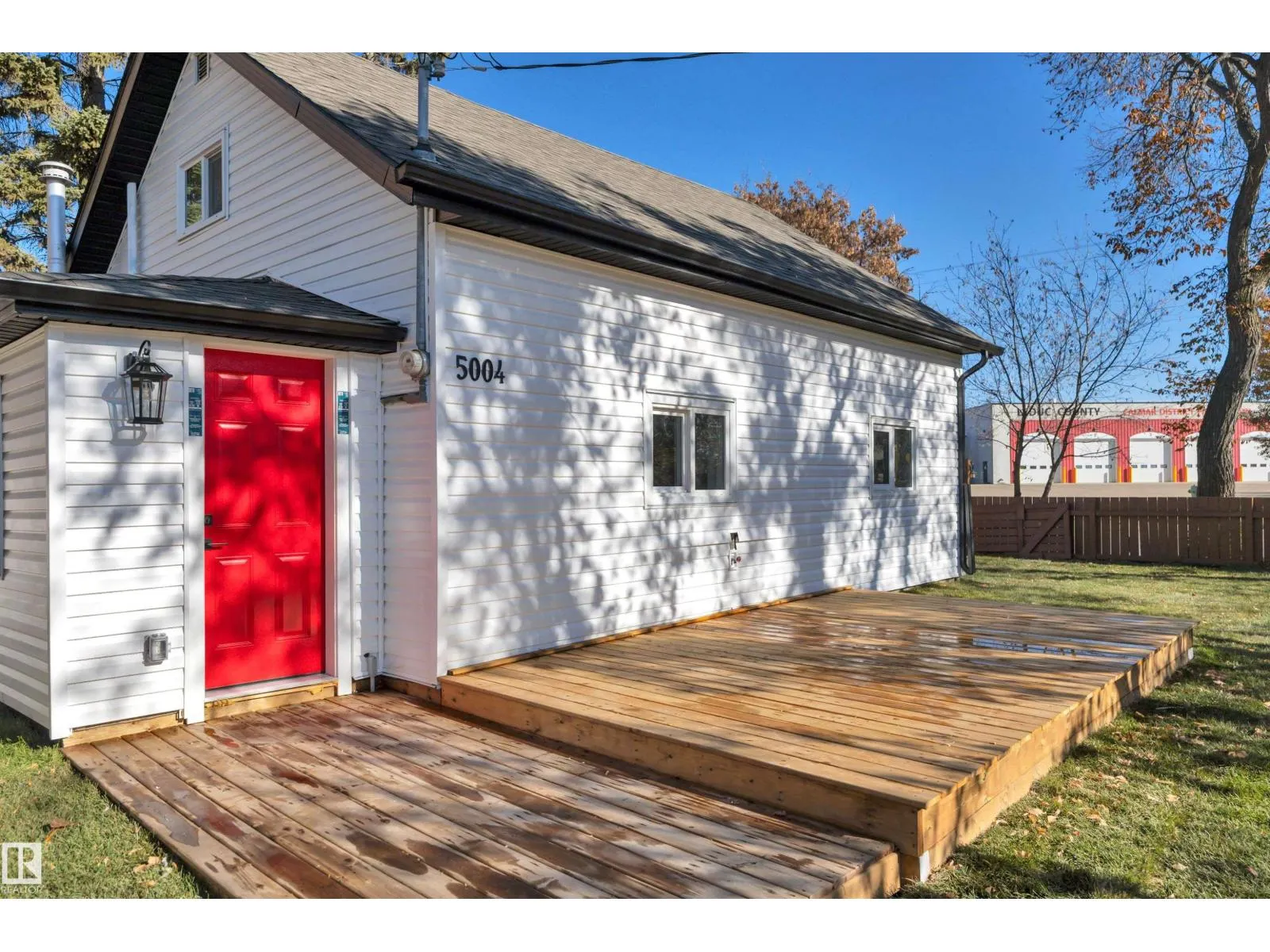 5004 45th AV