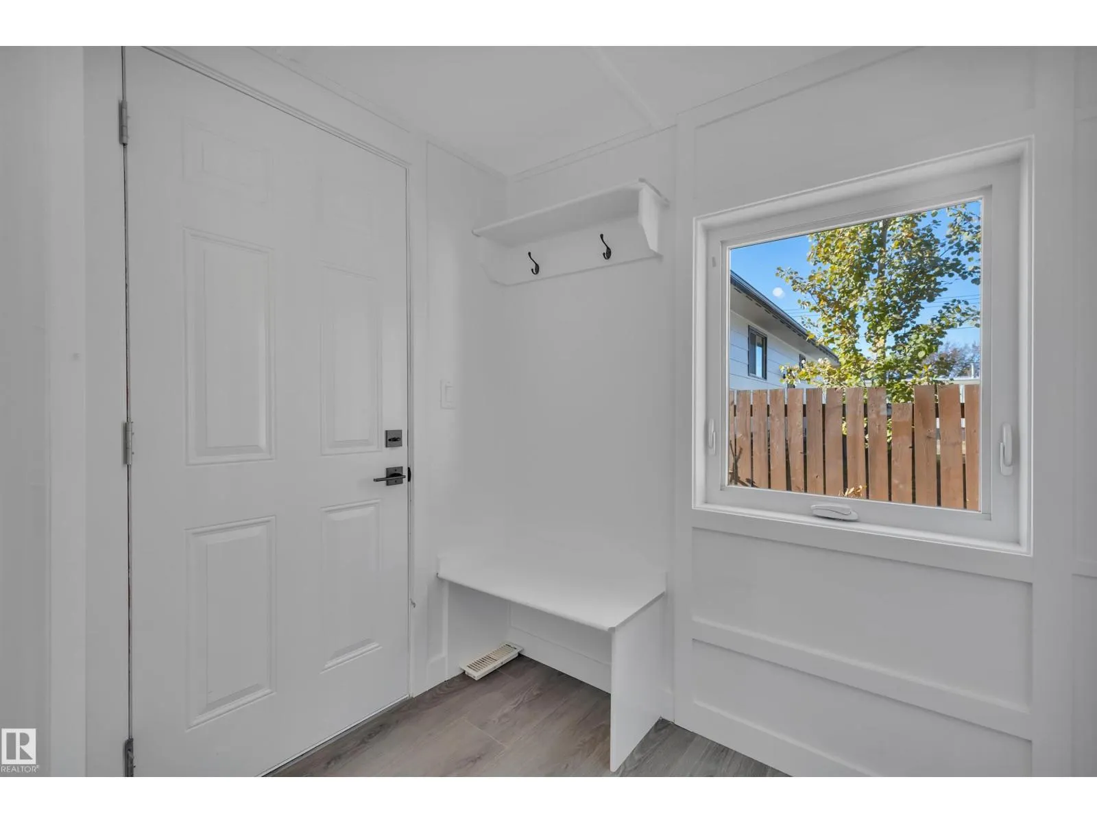 5004 45th AV