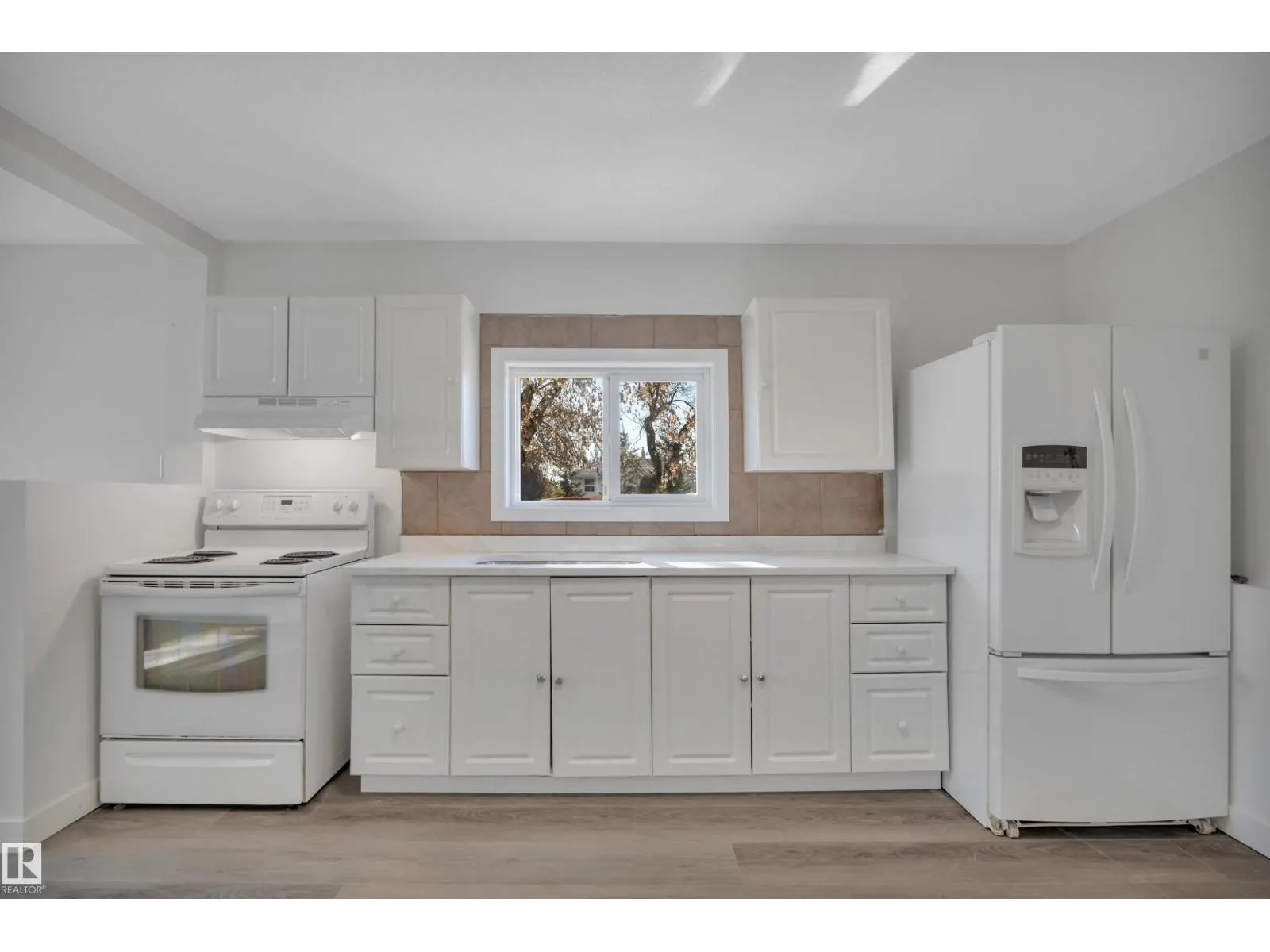 5004 45th AV