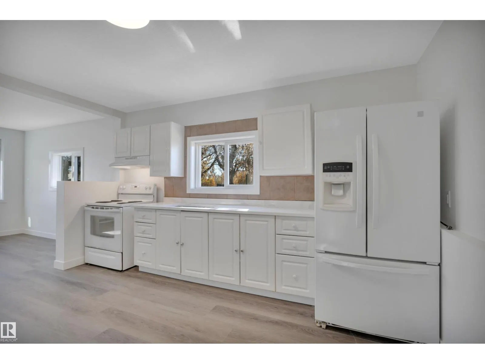 5004 45th AV
