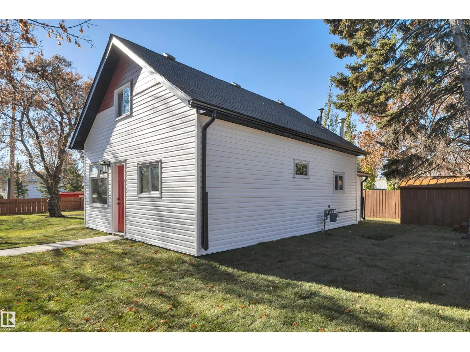 5004 45th AV