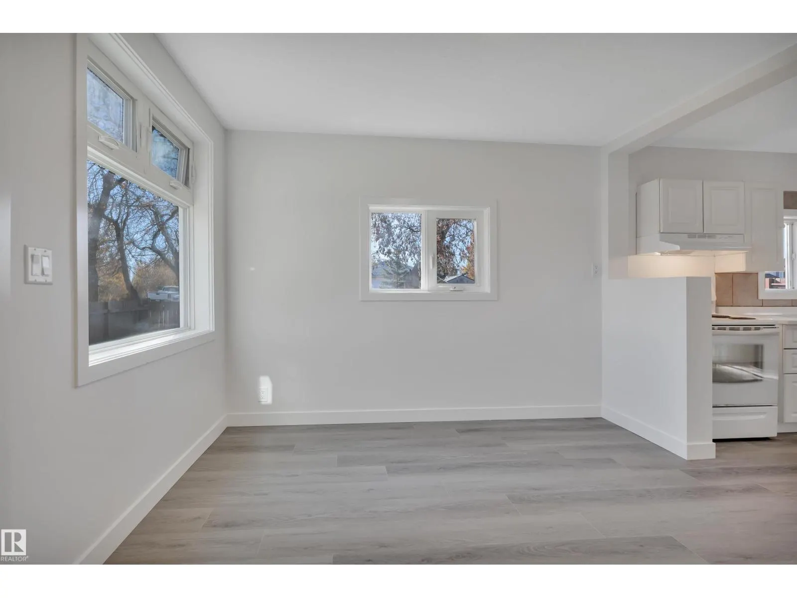 5004 45th AV