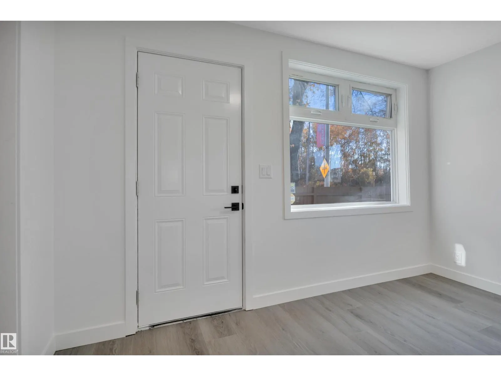 5004 45th AV