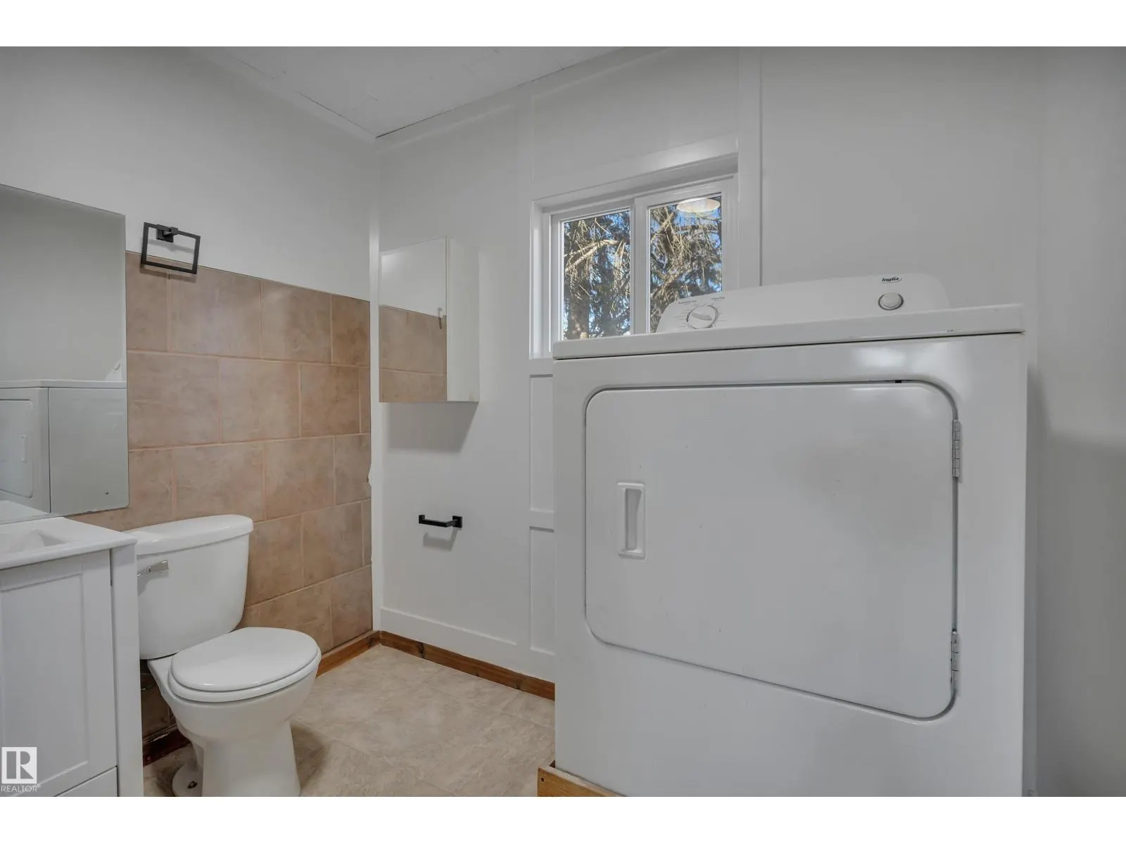 5004 45th AV