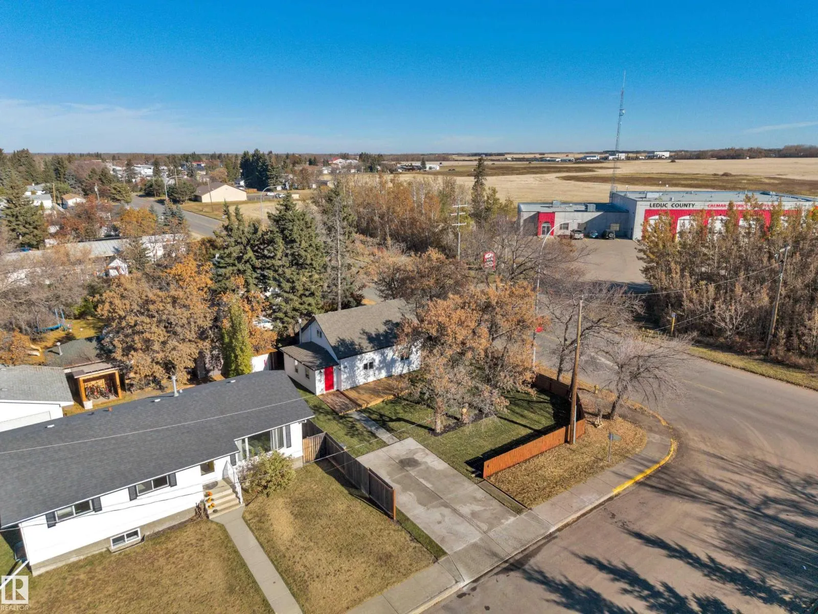 5004 45th AV