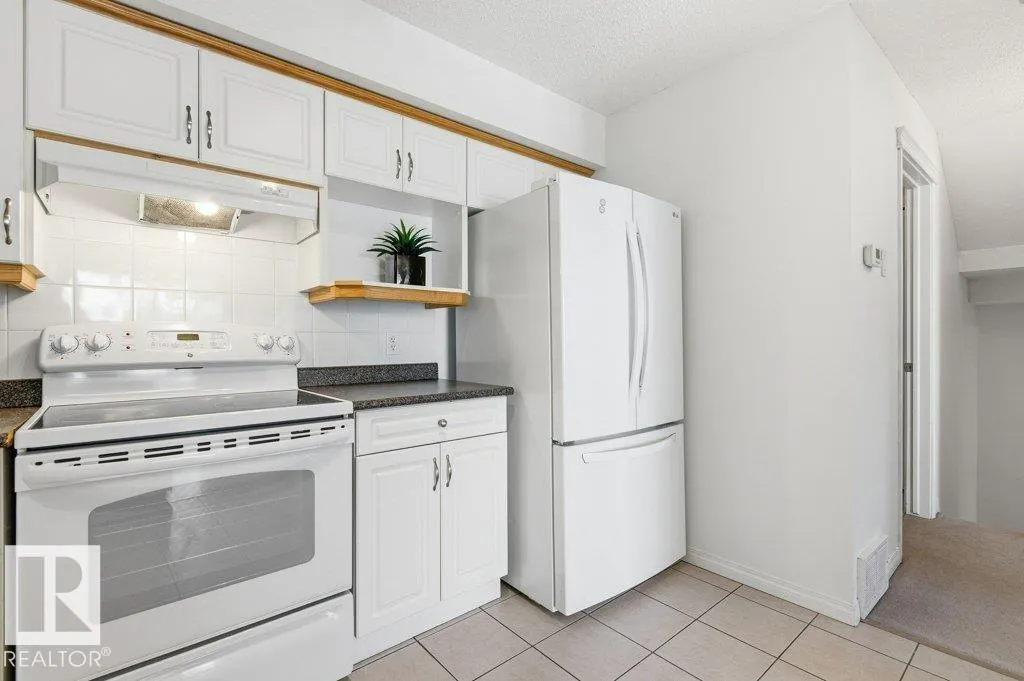 #40 2505 42 ST NW