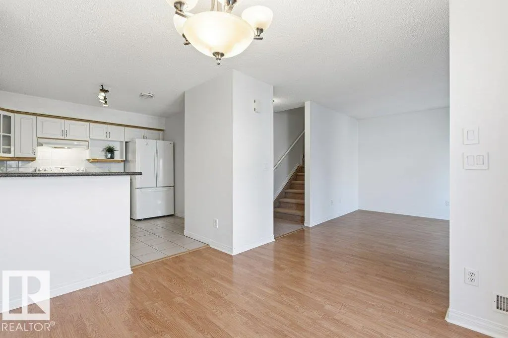 #40 2505 42 ST NW