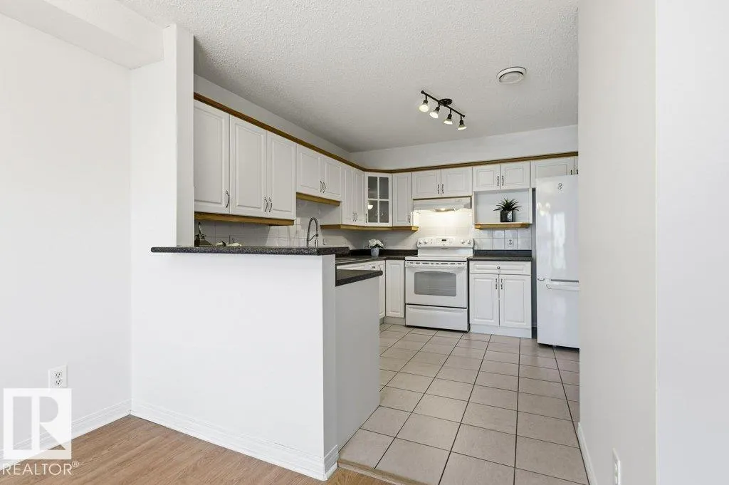 #40 2505 42 ST NW