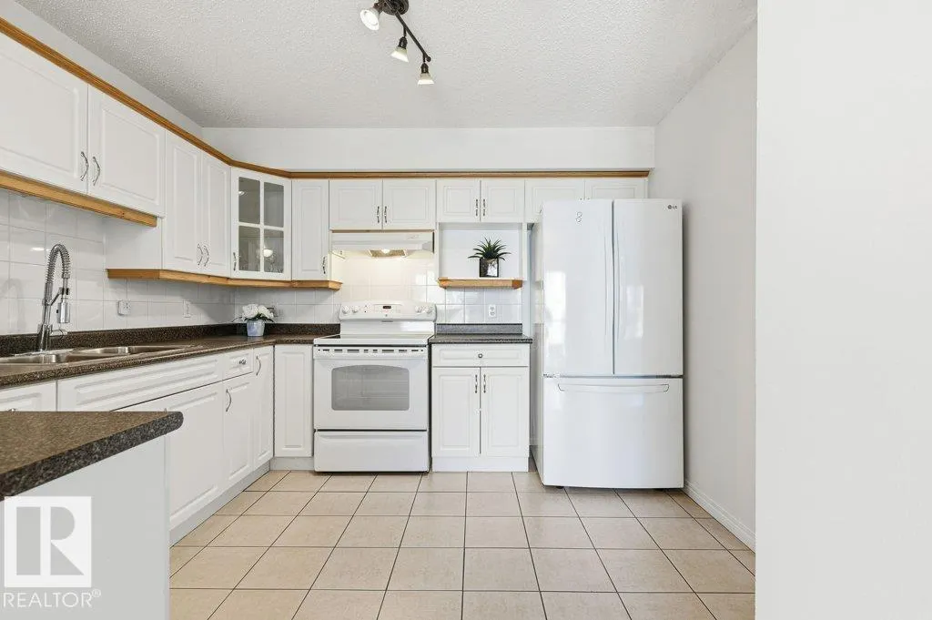 #40 2505 42 ST NW