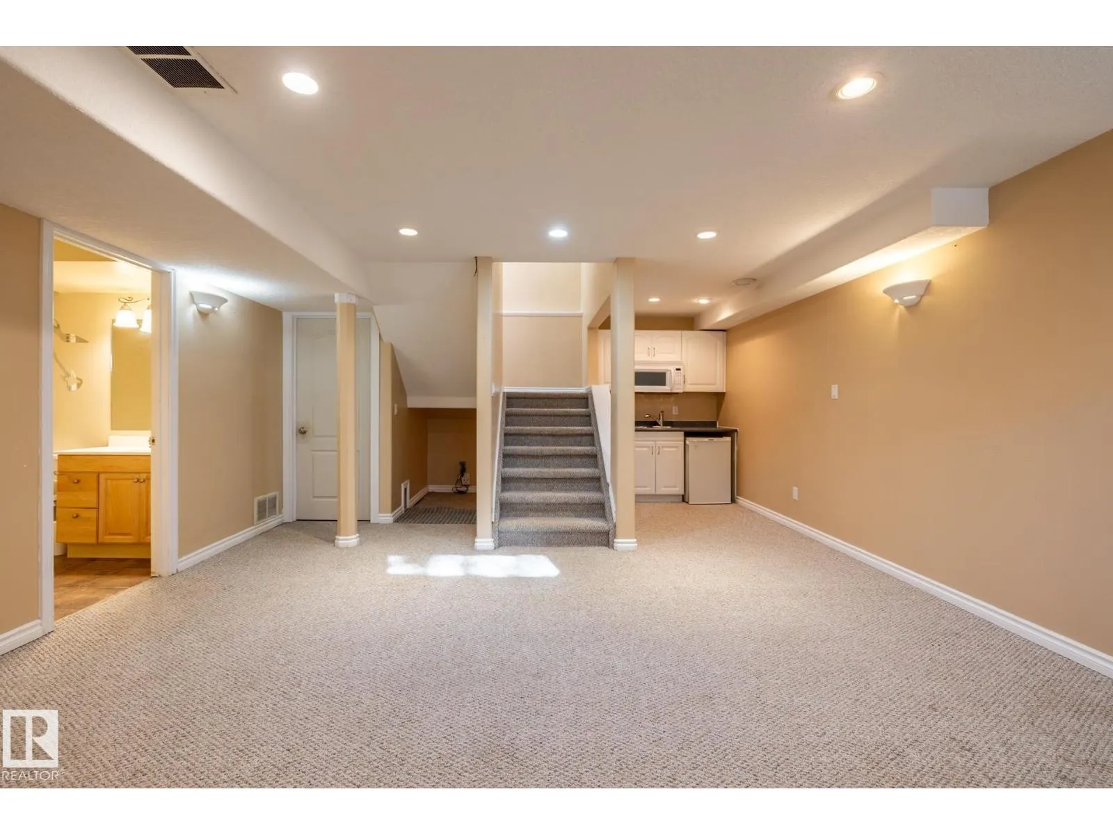 9813 180 AV NW