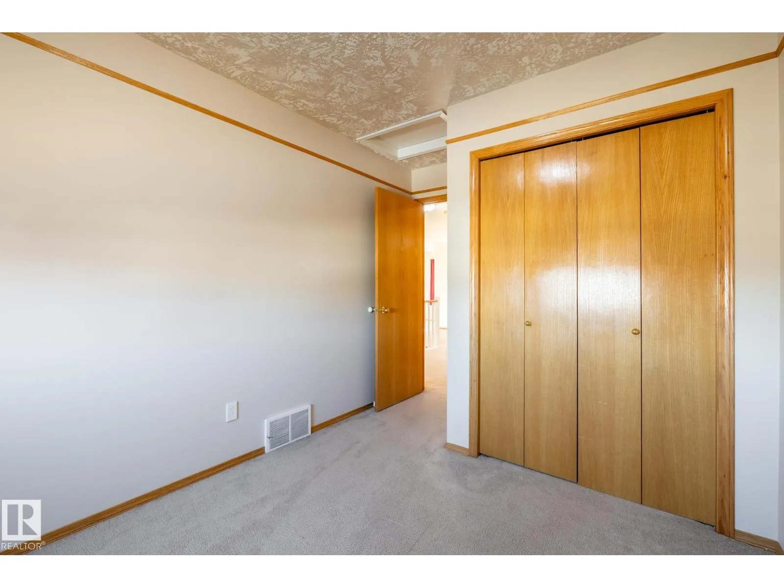 9813 180 AV NW