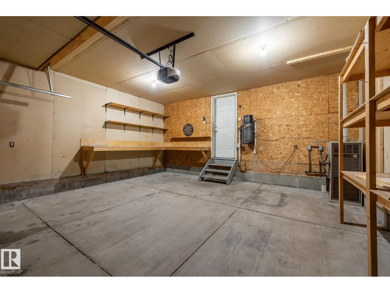 9813 180 AV NW