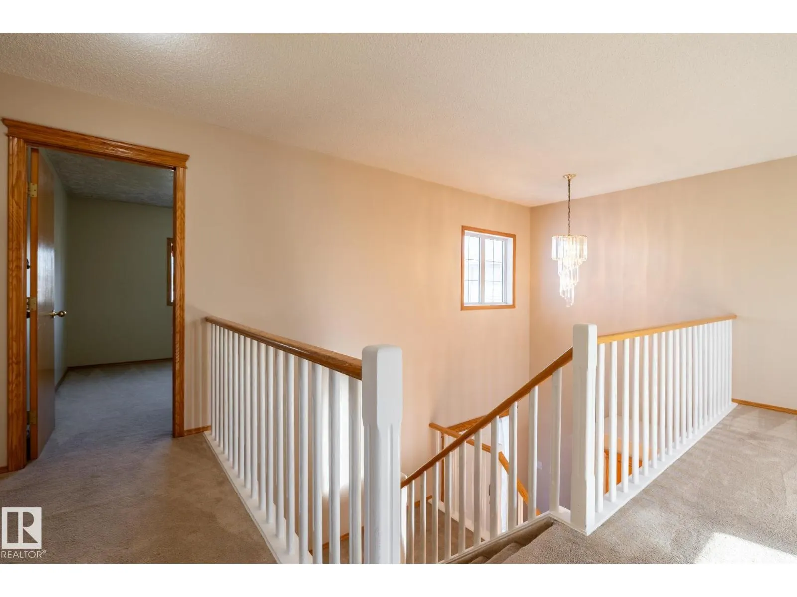 9813 180 AV NW
