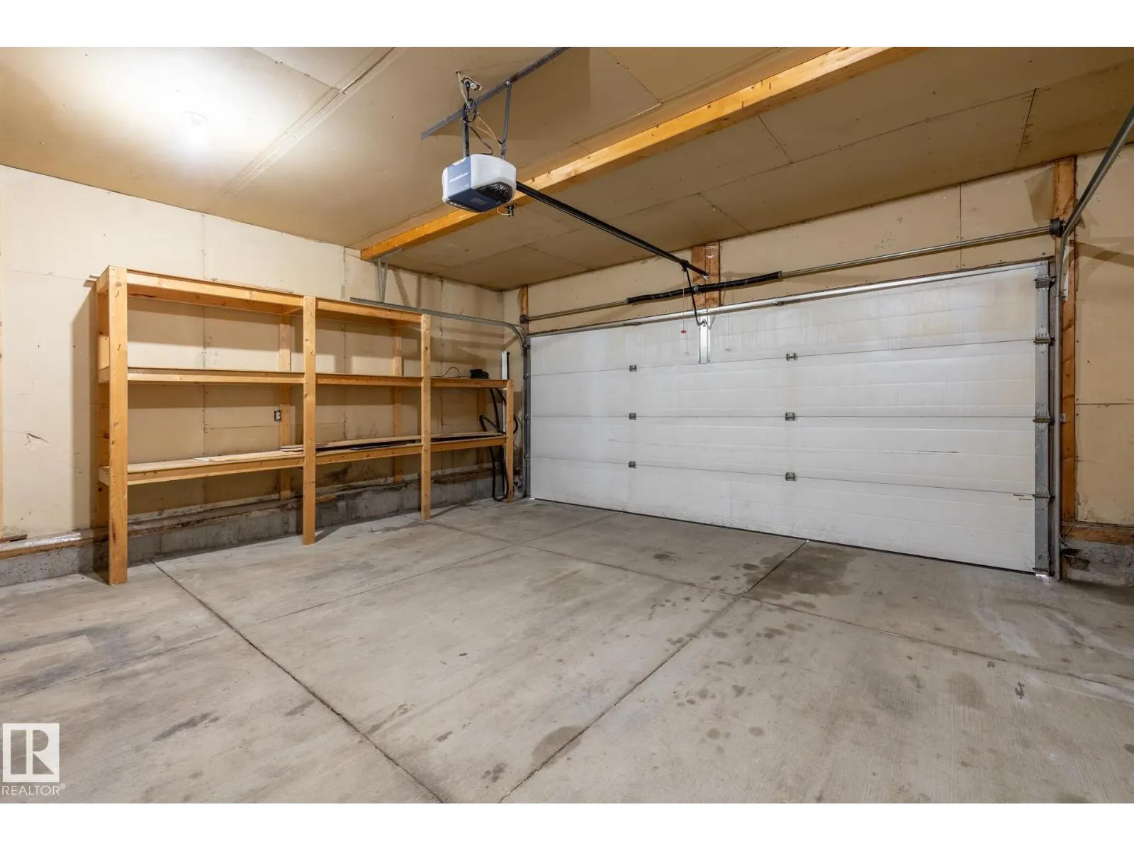 9813 180 AV NW