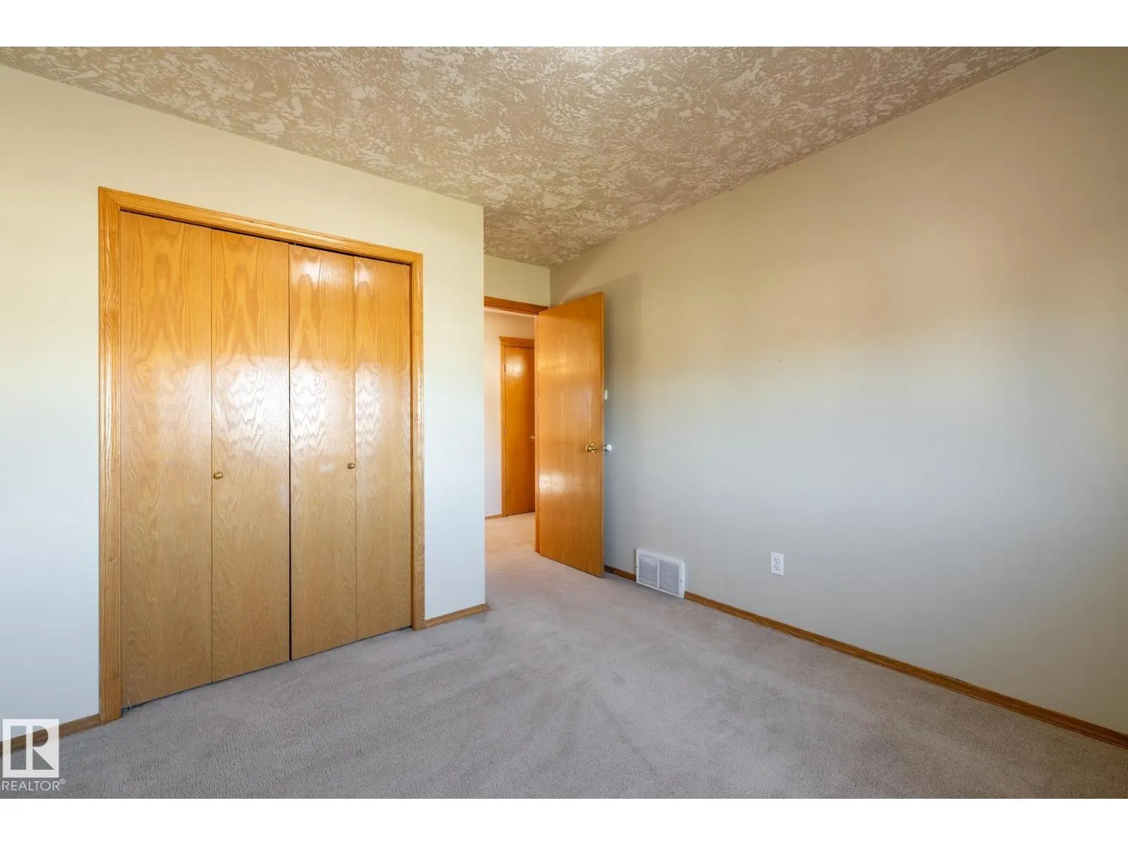 9813 180 AV NW