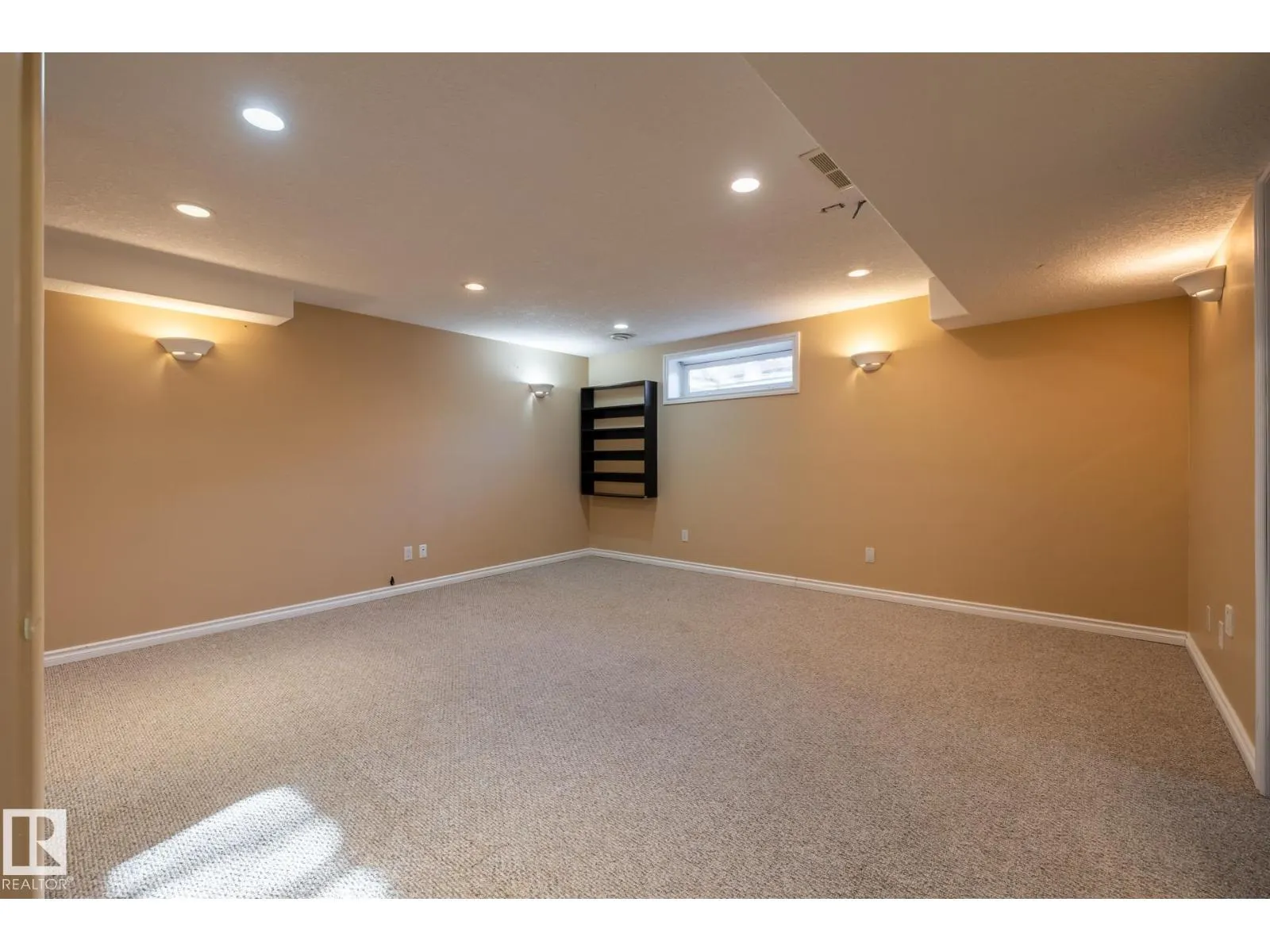9813 180 AV NW
