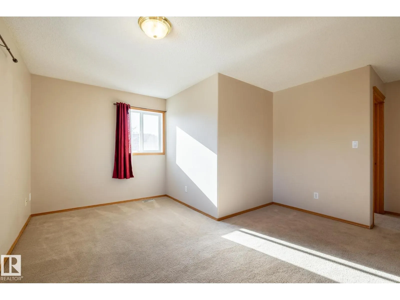 9813 180 AV NW