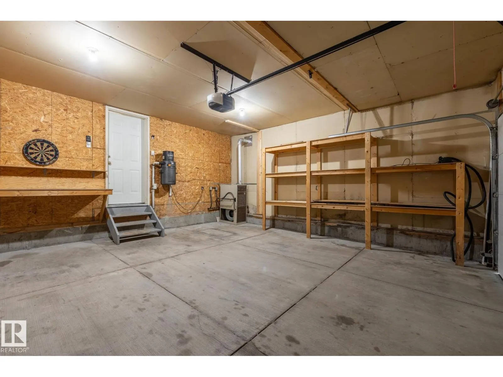 9813 180 AV NW