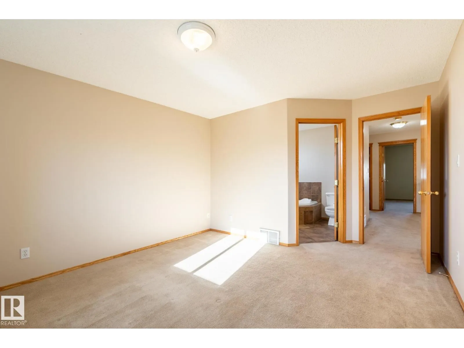 9813 180 AV NW