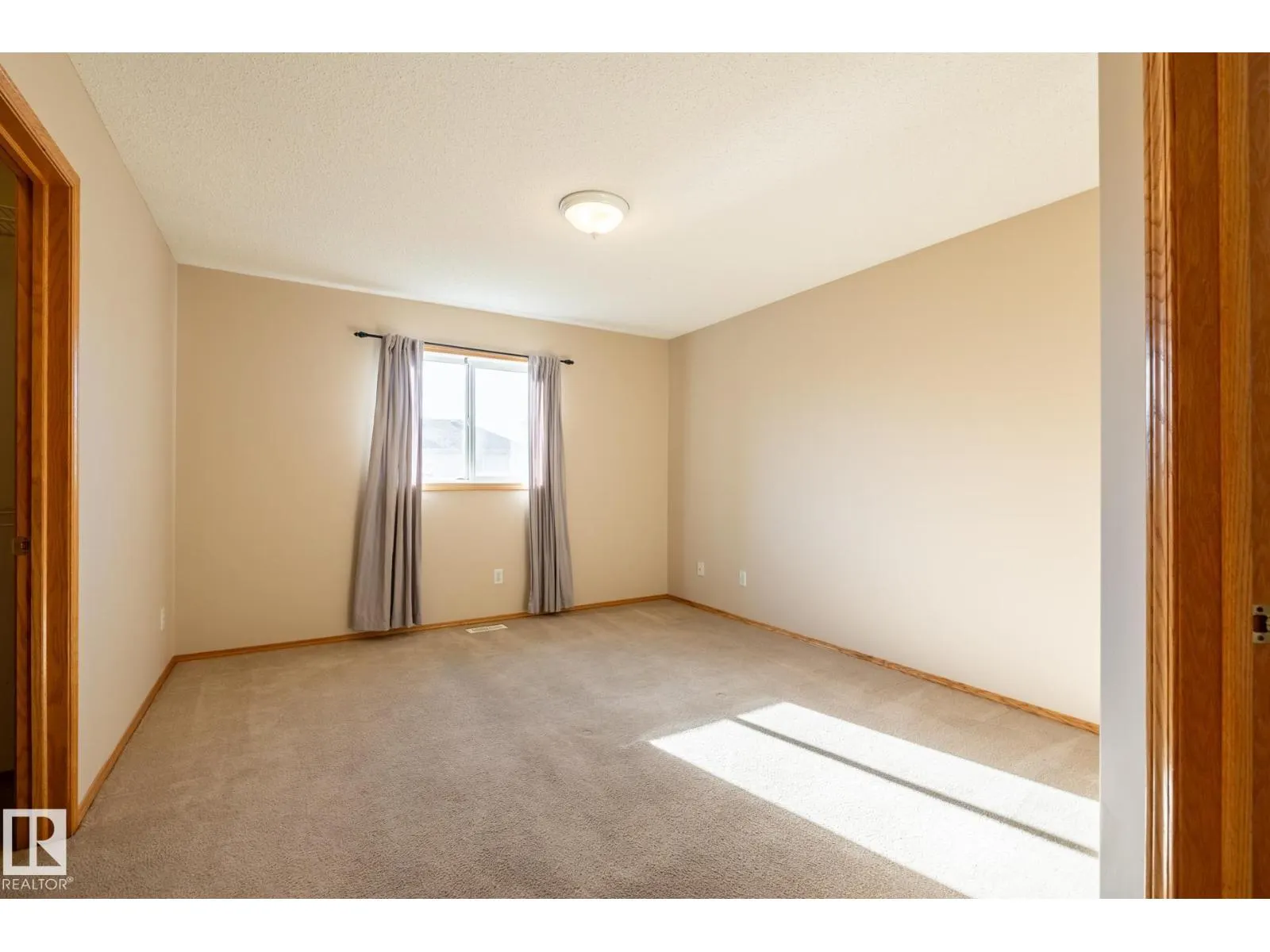 9813 180 AV NW