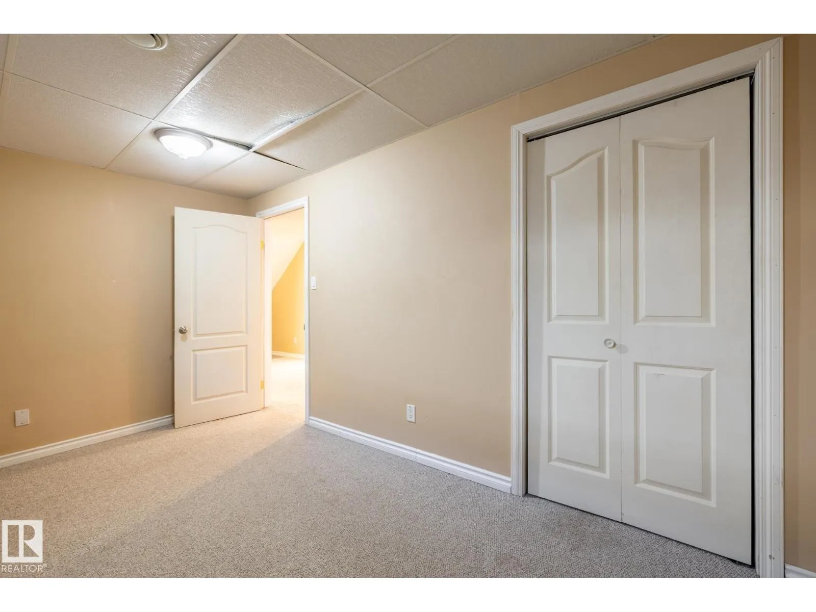9813 180 AV NW