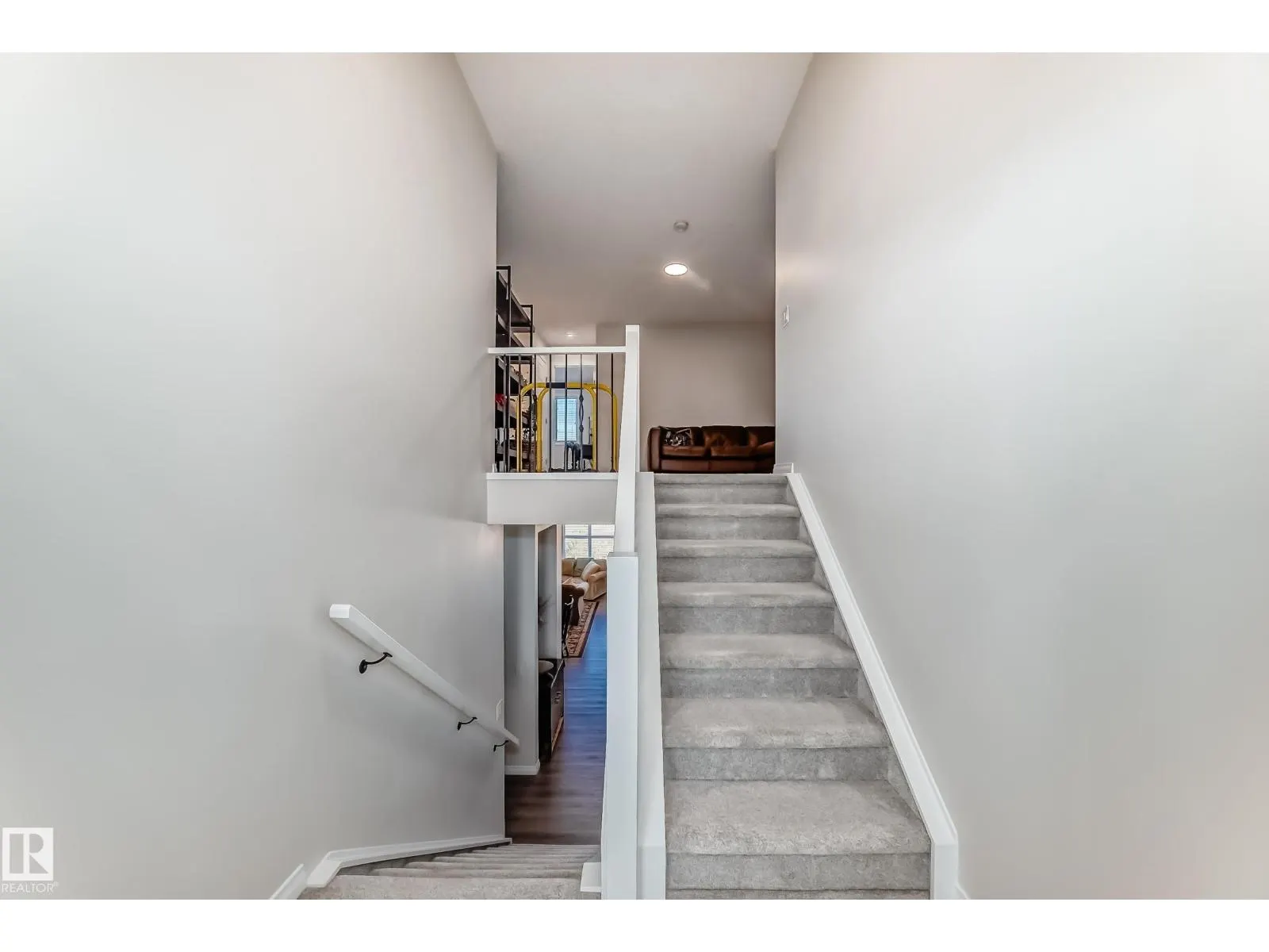 15836 29 AV SW