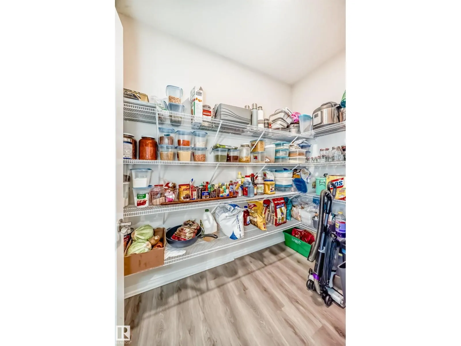 15836 29 AV SW