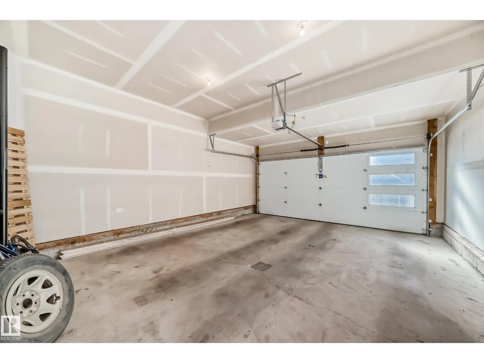 15836 29 AV SW