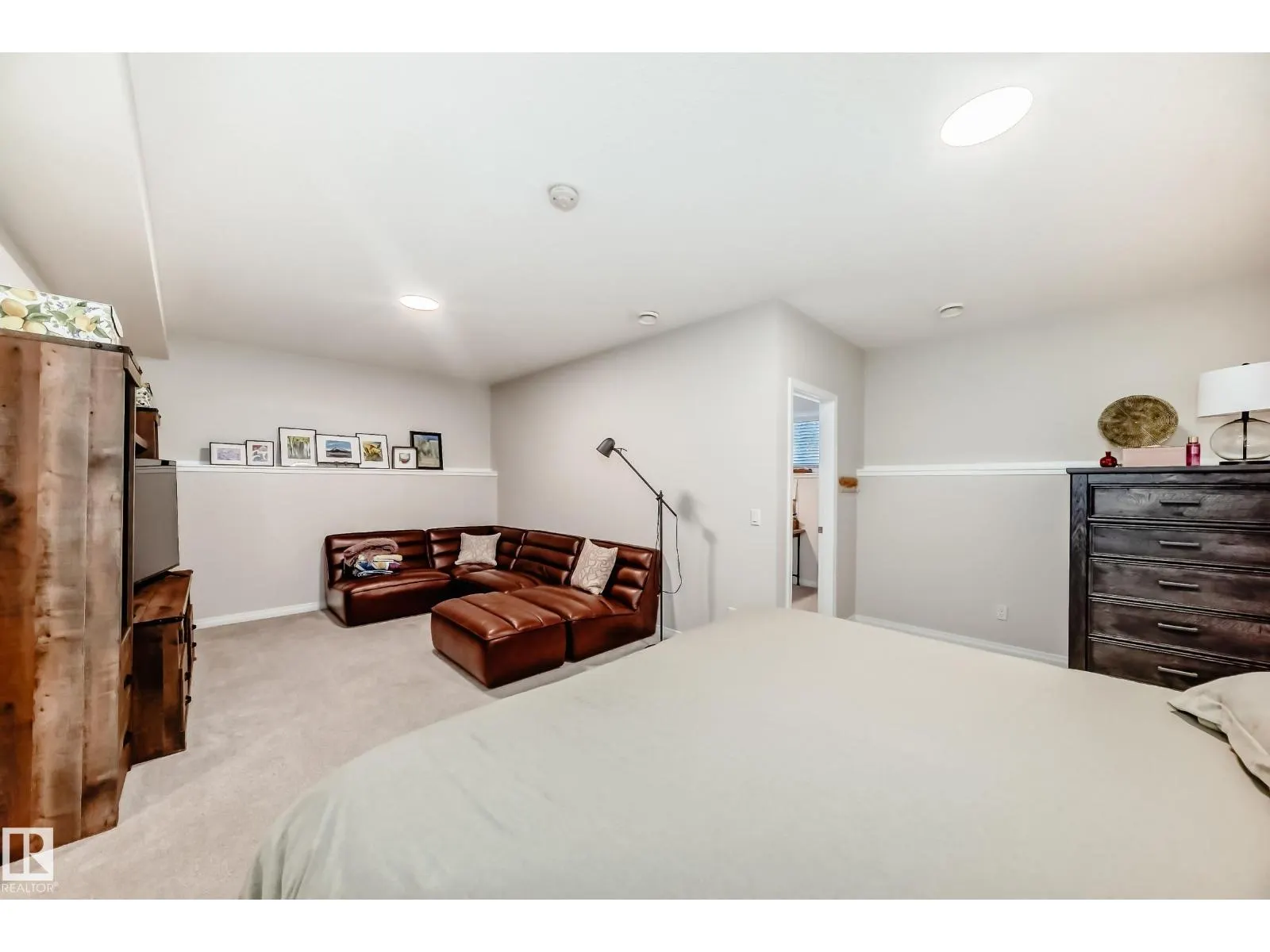 15836 29 AV SW