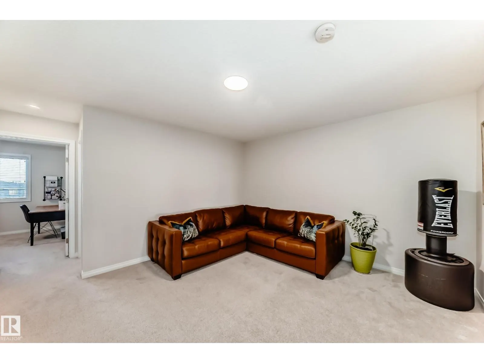 15836 29 AV SW