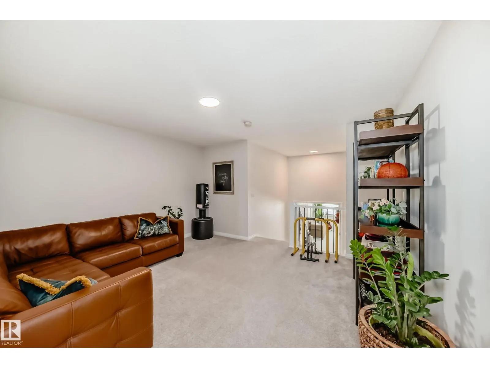 15836 29 AV SW