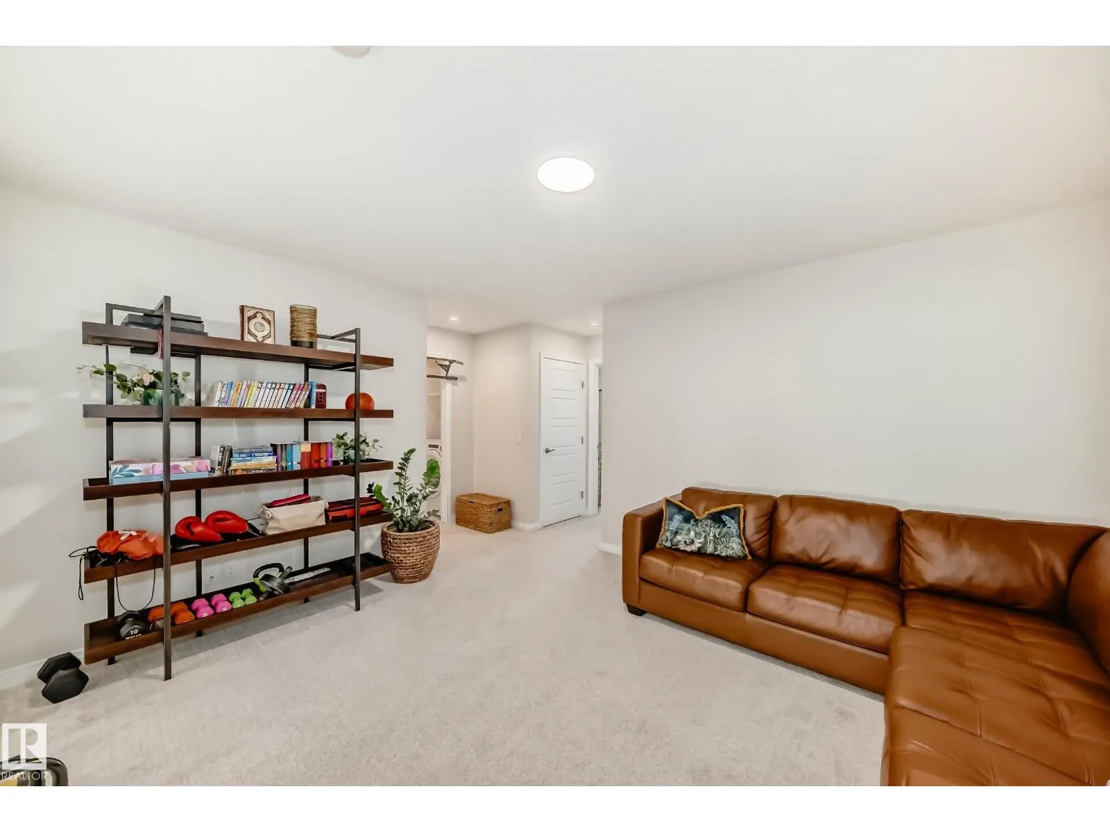 15836 29 AV SW